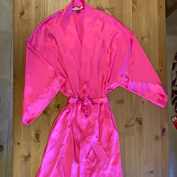 Classic Victoria’s Secret lounge robe - Picture 1 of 5